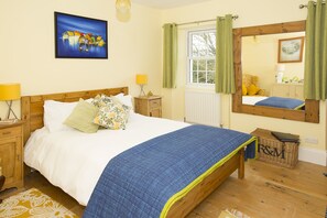 Kahden hengen huone, 1 suuri parisänky (Lotus) | Yksilöllisesti sisustettu, yksilöllisesti kalustettu