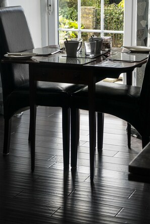 Free daily cooked-to-order breakfast - Halsons Bed and Breakfast (Bridport)