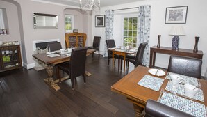 Breakfast area - Halsons Bed and Breakfast (Bridport)