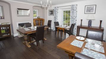 Free daily cooked-to-order breakfast