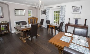 Ilmainen päivittäinen tilauksen mukaan valmistettu aamiainen