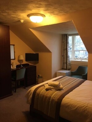 双人房 | 办公桌、熨斗/熨衣板、免费 WiFi、床单