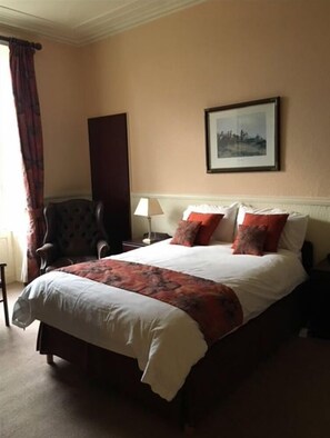 Family Room | Desk, iron/ironing board, free WiFi, bed sheets