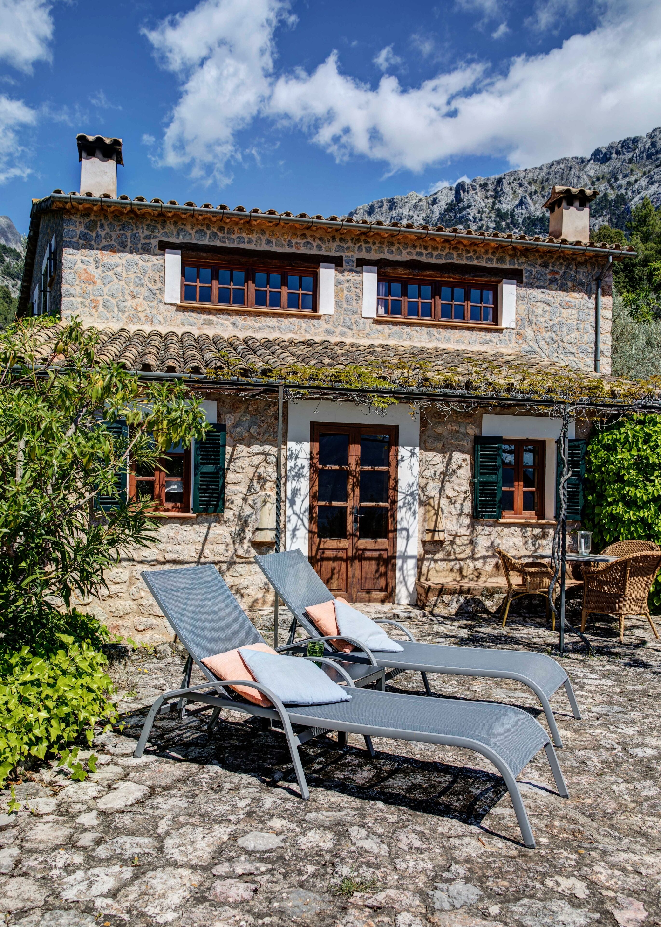 \"S'Erisal\", stunning villa in Fornalutx, 10 minutes from the Soller beach.