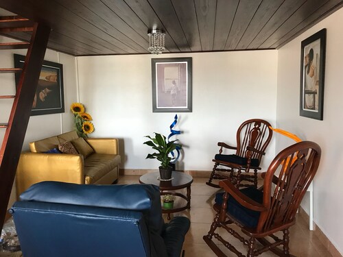 COMFORTABLE with work desk (DESK) and WIFI, with view, restaurants and more<br><br>