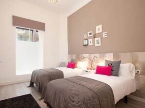 2 slaapkamers, een strijkplank/strijkijzer, internet, beddengoed