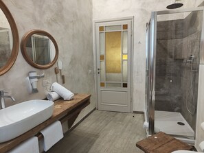 Deluxe-Doppelzimmer, 1 Schlafzimmer (Red Room) | Badezimmer