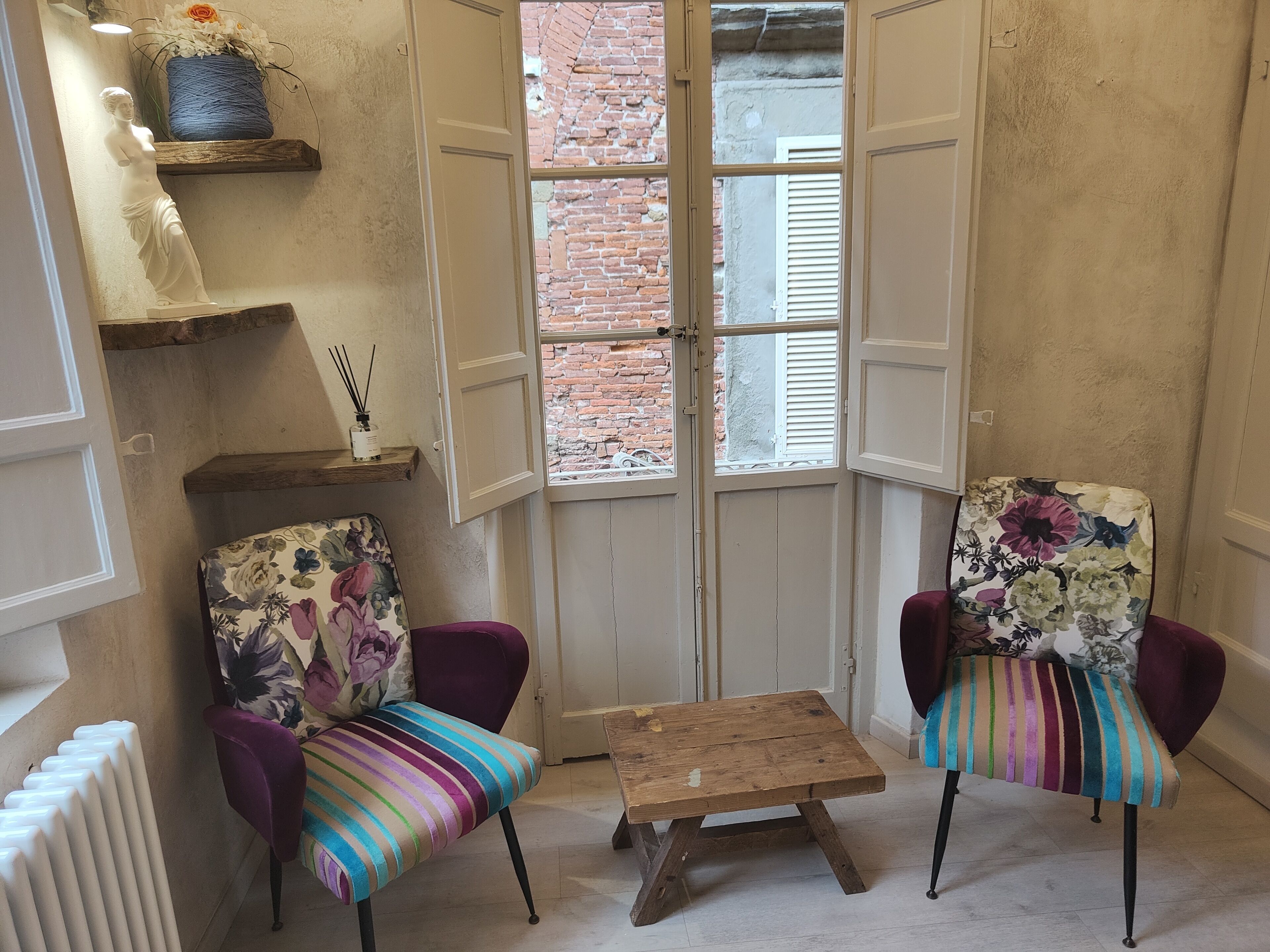 Chambre Double Supérieure (Blue Room)