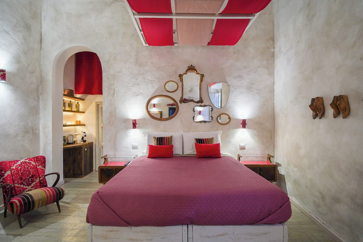 Dobbeltrom – deluxe, 1 soverom (Red Room) | Italienske Frette-laken, sengetøy av topp kvalitet og dundyner