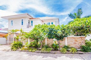 Exterior - Tewaree Villa - Pattaya Holiday House Walking Street (Pattaya)