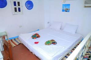 Quarto luxo | Frigobar (abastecido com alguns itens grátis), individualmente decorados