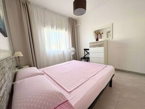 2 bedrooms, WiFi, bed sheets
