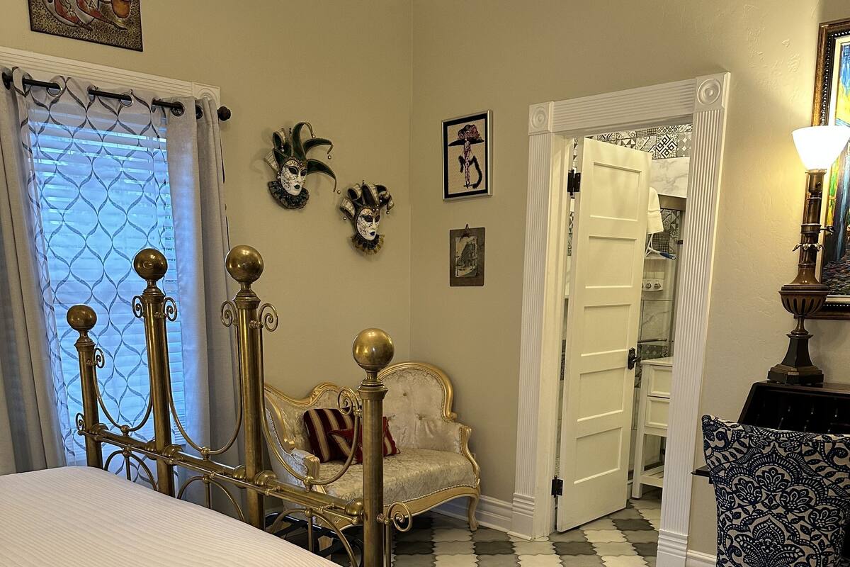 Rom – superior, 1 queensize-seng, ikke-røyk, kjøleskap og mikrobølgeovn (New Orleans Room) | Sengetøy av topp kvalitet, dundyner og senger med Select Comfort-madrass