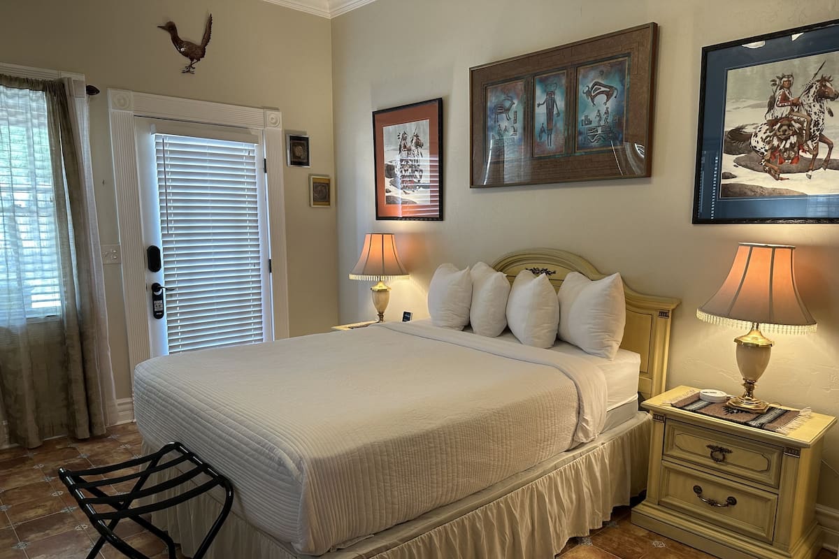 Superior-Zimmer, 1 Queen-Bett, Nichtraucher, Kühlschrank und Mikrowelle (Tucson Room)