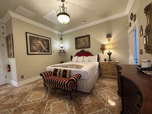 Superior Room, 1 King Bed, Non Smoking, Refrigerator & Microwave (Persian Room) | Premium bedding, down duvets, Select Comfort beds, in-room safe