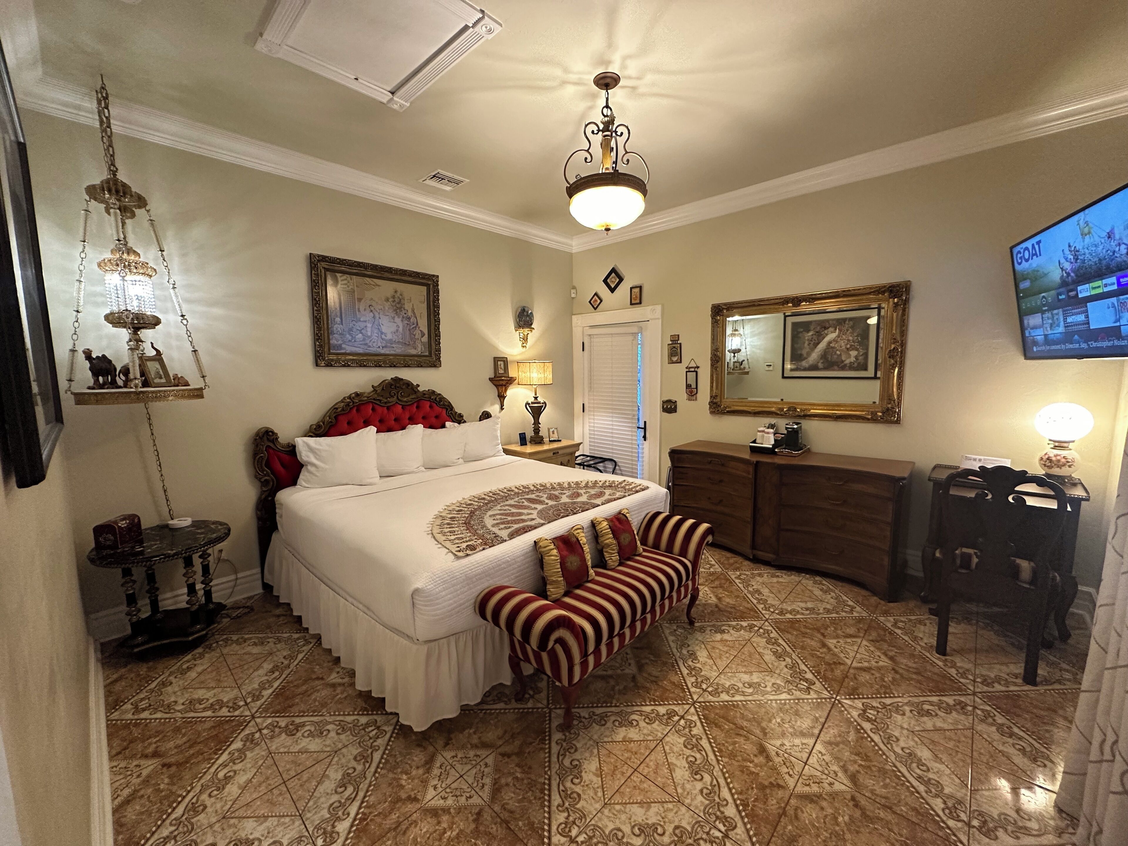 Superior Room, 1 King Bed, Non Smoking, Refrigerator & Microwave (Persian Room) | Premium bedding, down comforters, Select Comfort beds, in-room safe
