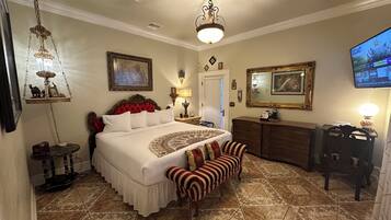 Superior Room, 1 King Bed, Non Smoking, Refrigerator & Microwave (Persian Room) | Premium bedding, down comforters, Select Comfort beds, in-room safe