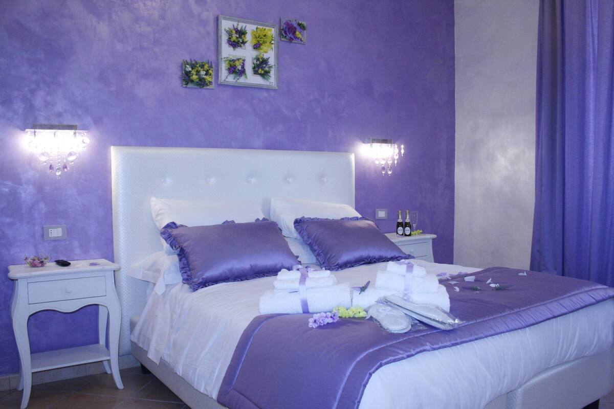 Classic Double or Twin Room | In-room safe, desk, cribs (free), WiFi (free)