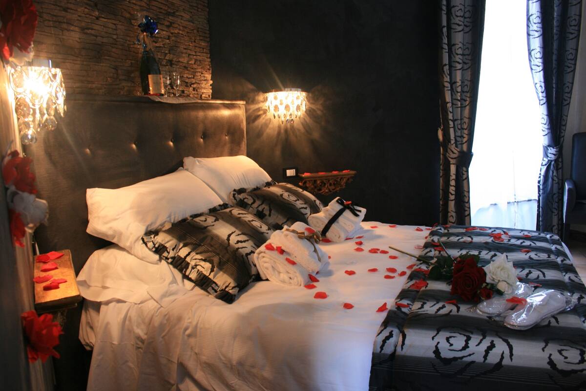 Superior Room | In-room safe, desk, cribs (free), WiFi (free)