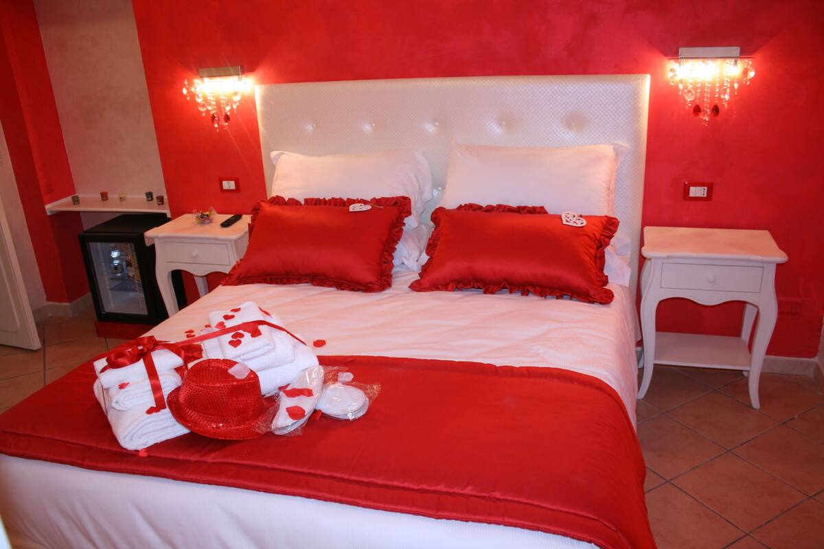 Classic Double or Twin Room | In-room safe, desk, cribs (free), WiFi (free)