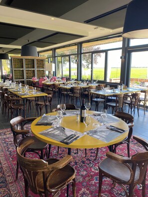 Lunch and dinner served, French cuisine - L'aérodrome de la Baie de Somme (Buigny-Saint-Maclou)