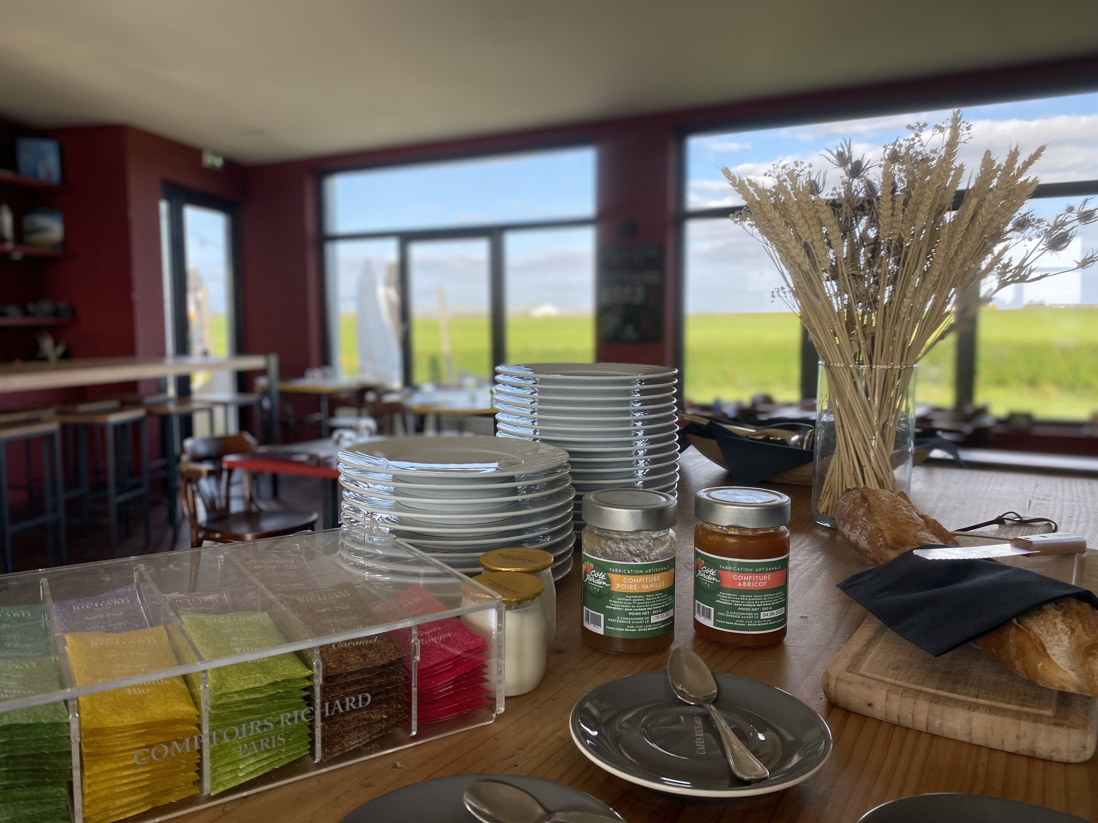 Daily continental breakfast (EUR 8.50 per person)