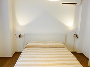 3 bedrooms, iron/ironing board, WiFi, bed sheets - ON HOLIDAY BY ELISA apartment 6 beds ideal for families / groups (Taverna)