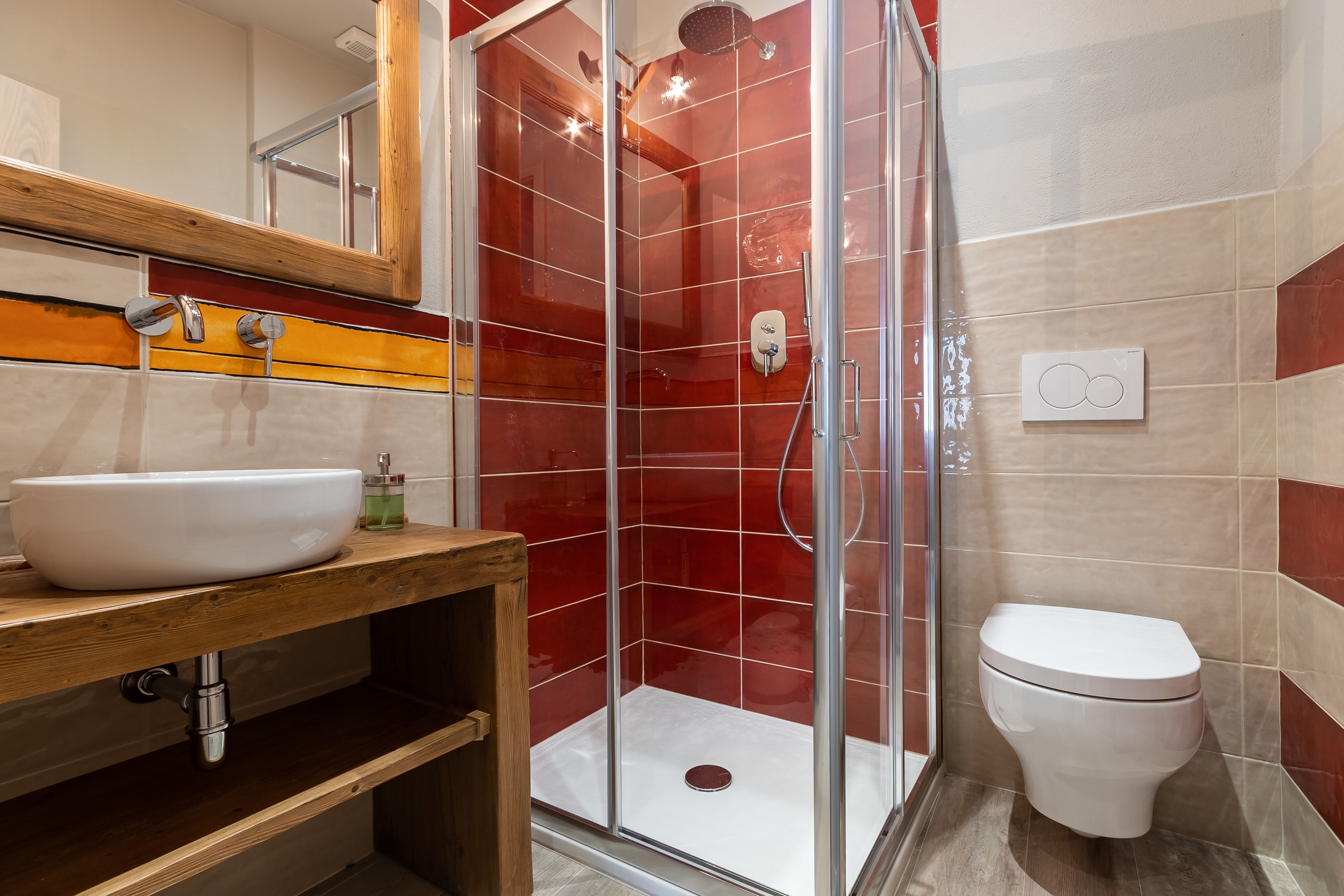 Doppia Comfort, vista città | Bagno | Doccia, set di cortesia gratuito, bidet, asciugamani