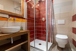 Comfort Double Room, City View | Bathroom | Shower, free toiletries, bidet, towels - L' Eroico (Gaiole in Chianti)