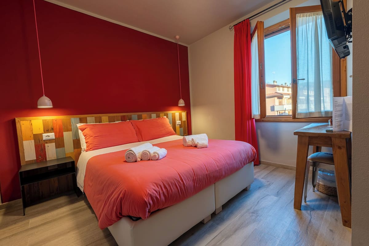 Comfort Double Room, City View | 1 bedroom, desk, soundproofing, free WiFi