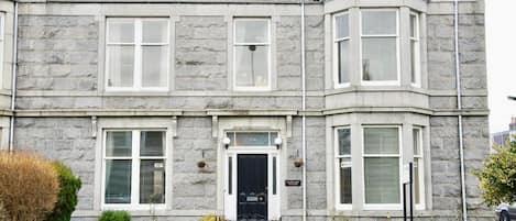 ด้านหน้าที่พัก