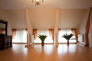 Suite – junior | Oppholdsområde | TV