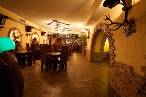 Bar (on property) - Hotel Complex Verhovina (Kyiv)
