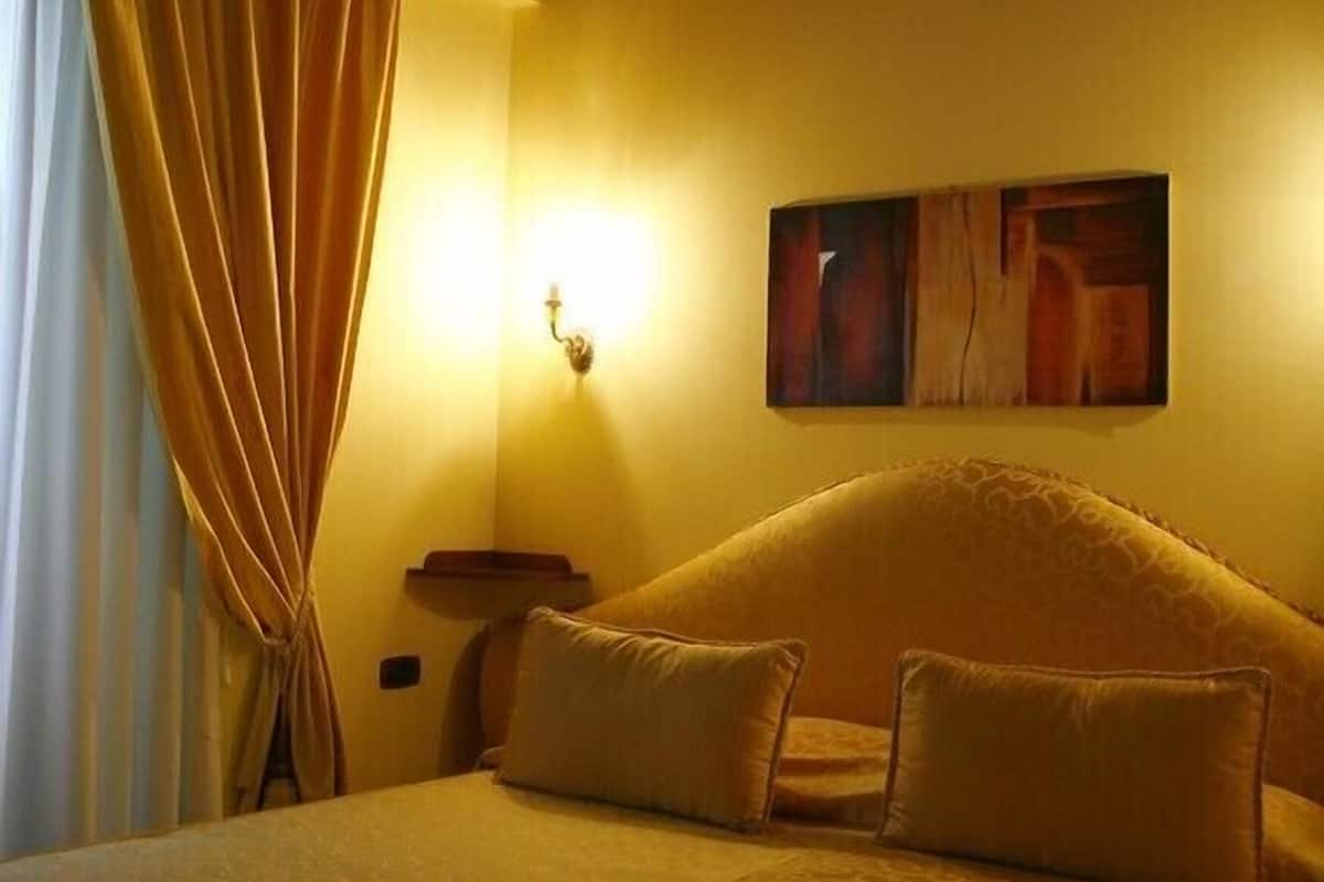 Classic-Doppelzimmer | Hochwertige Bettwaren, Minibar, Zimmersafe, Schreibtisch