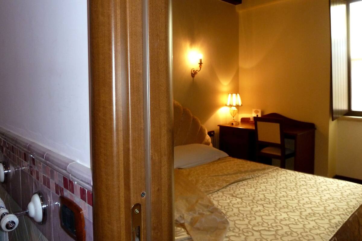 Suite (single use) | Hochwertige Bettwaren, Minibar, Zimmersafe, Schreibtisch