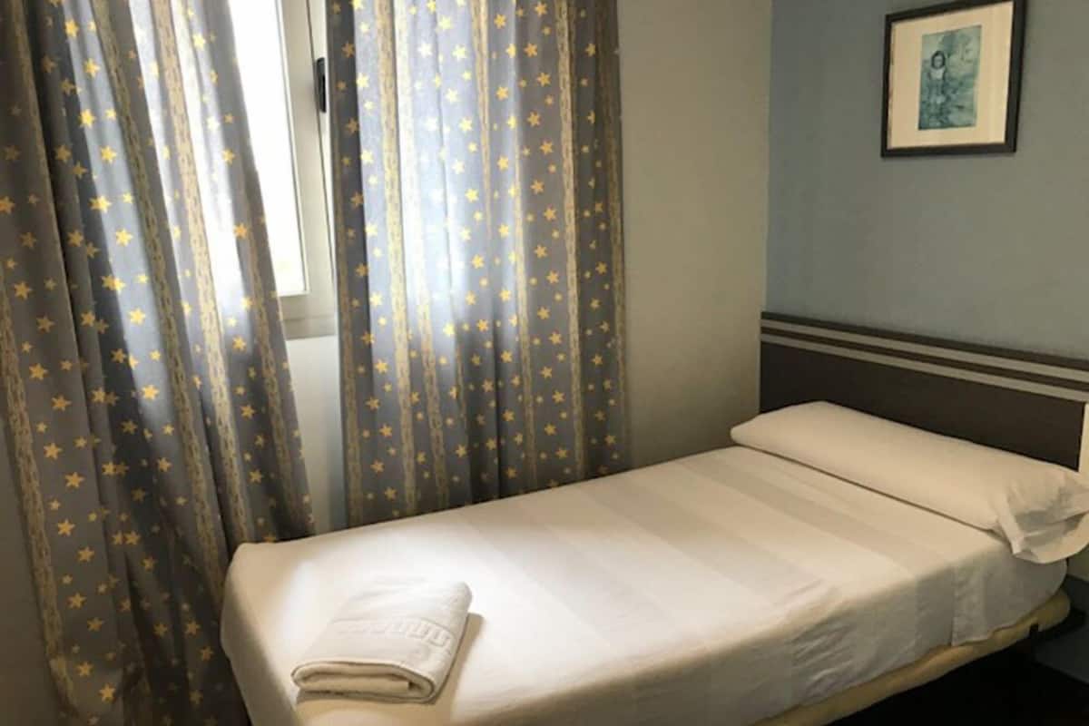 Single Room | Free WiFi