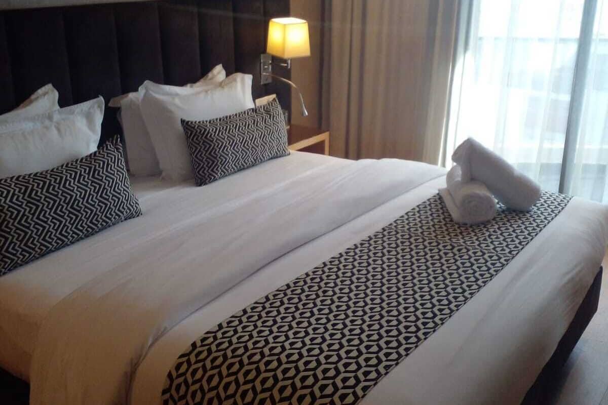 Classic Room, Non Smoking | 1 bilik tidur, peralatan tempat tidur premium, meja