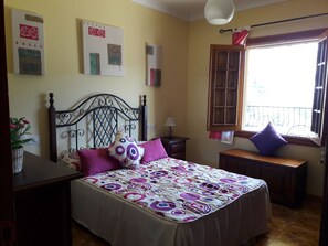 2 slaapkamers, een strijkplank/strijkijzer, gratis wifi, beddengoed