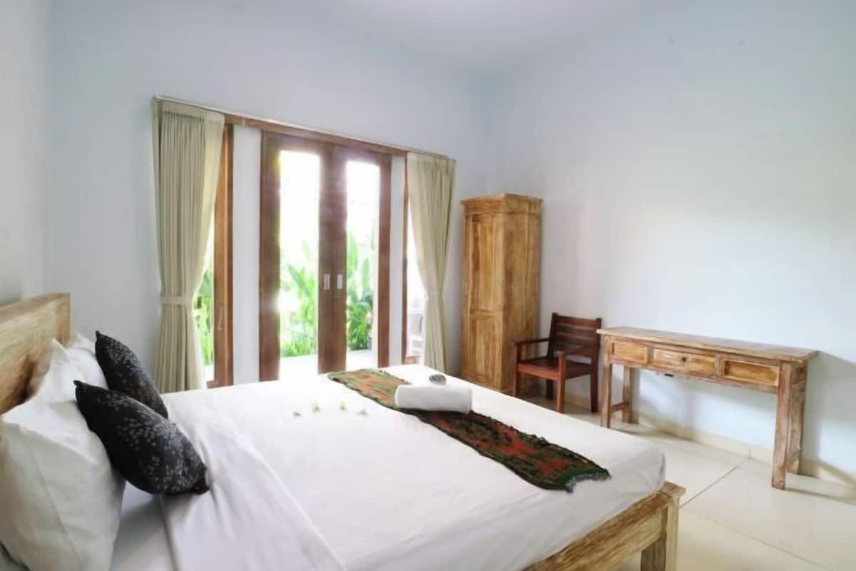 In-room safe, desk, laptop workspace, free WiFi