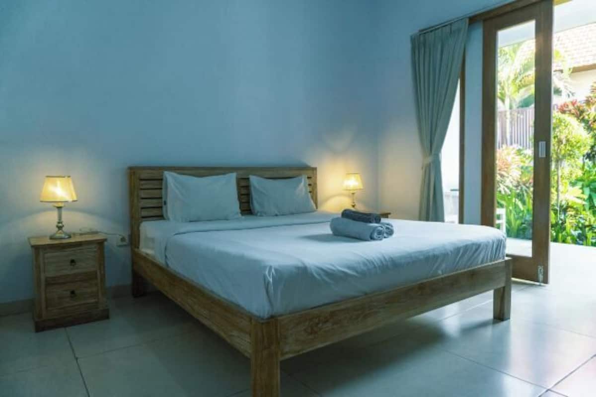 In-room safe, desk, laptop workspace, free WiFi