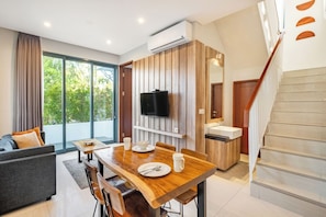 Familie villa, 3 slaapkamers, uitzicht op oceaan | Woonruimte | Een lcd-televisie