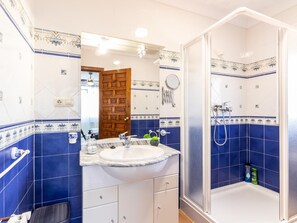 Hair dryer, towels - Charming house with pool, terrace and WiFi (Dúrcal)