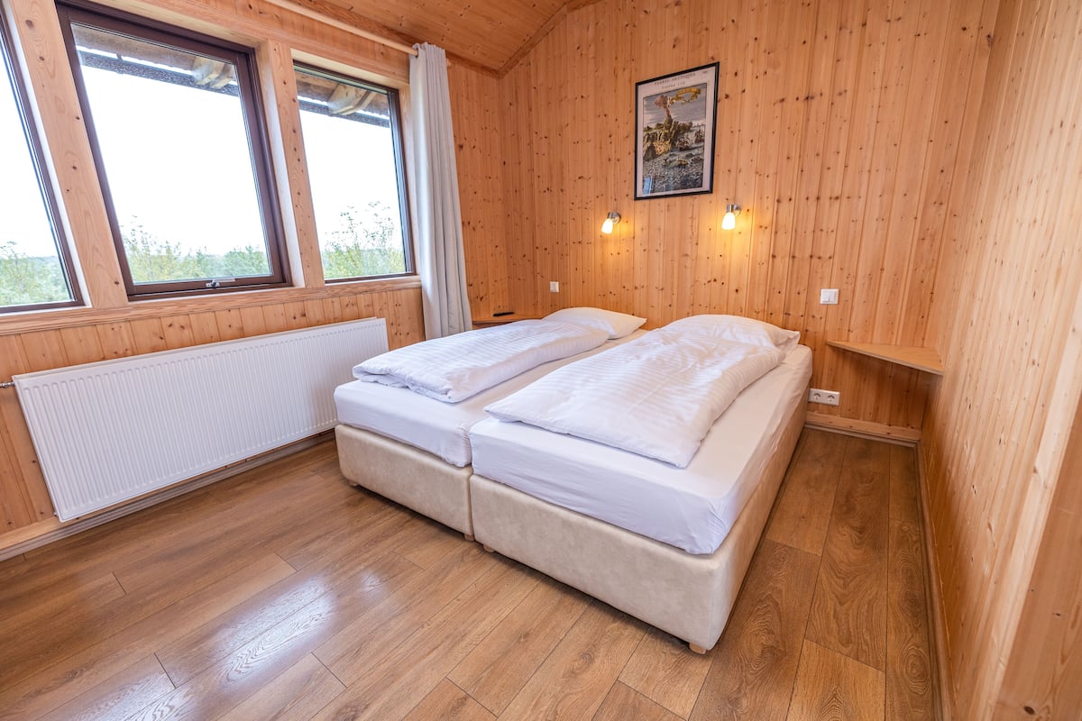 Habitación doble, 2 camas individuales, baño privado | Insonorización, wifi gratis, ropa de cama y acceso para silla de ruedas
