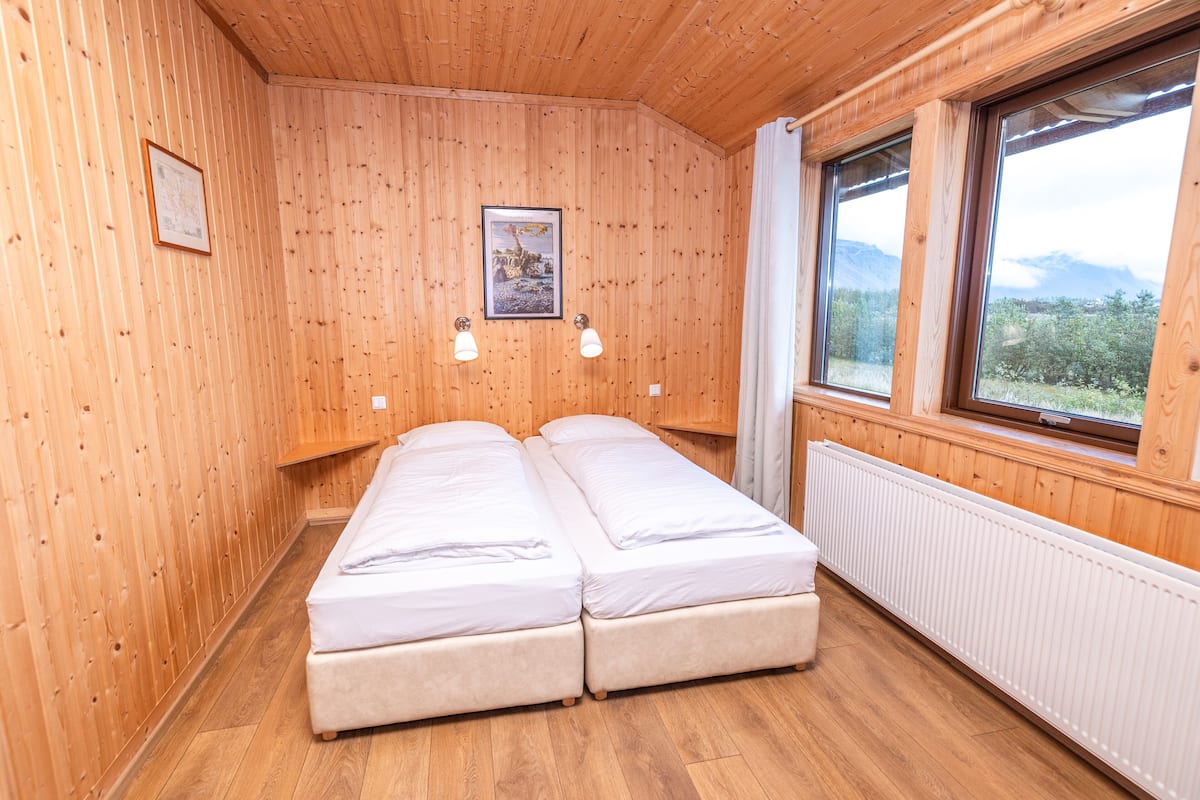 triple room, 3 single beds, private bathroom | soundproofing, free wifi, bed sheets, wheelchair access