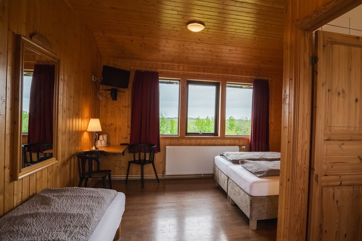 Habitación triple, 3 camas individuales, baño privado | Insonorización, wifi gratis, ropa de cama y acceso para silla de ruedas