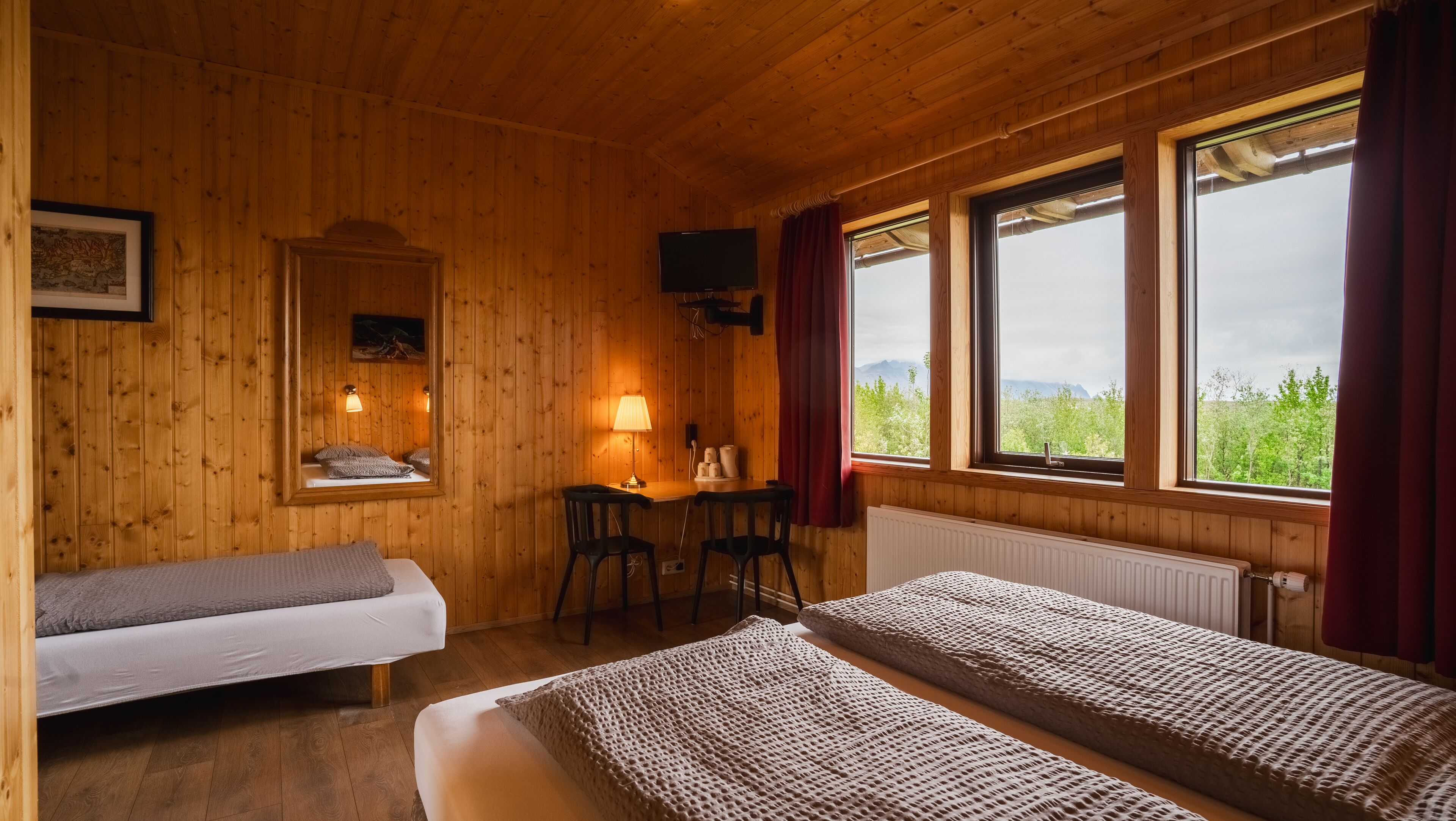 Chambre Triple, 3 lits une place, salle de bains privée | Chambres insonorisées, Wi-Fi gratuit, draps fournis