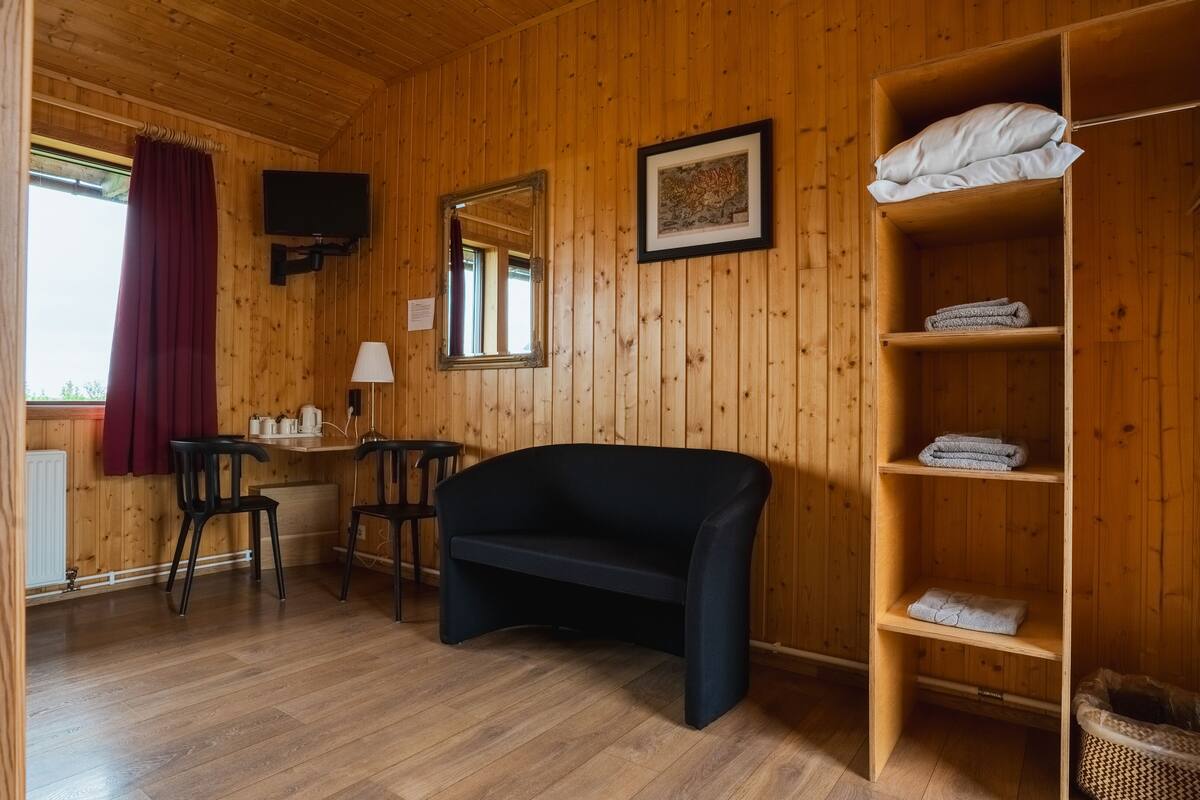 double room, 2 single beds, private bathroom | soundproofing, free wifi, bed sheets, wheelchair access