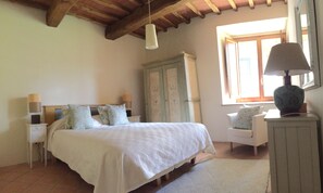 2 bedrooms, iron/ironing board, travel cot, free WiFi - Vineyard escape! Panoramic location within easy reach of Florence (San Francesco)
