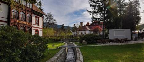 Mặt tiền nơi lưu trú