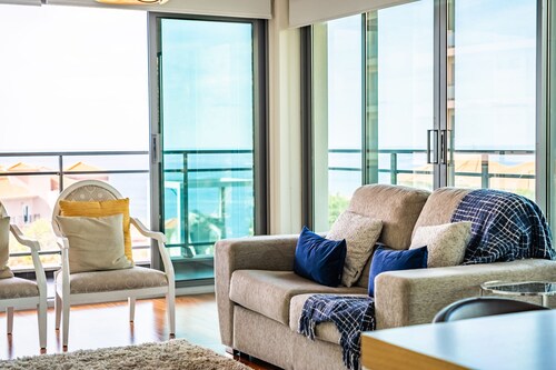 Monumental Apartment - By Wehost